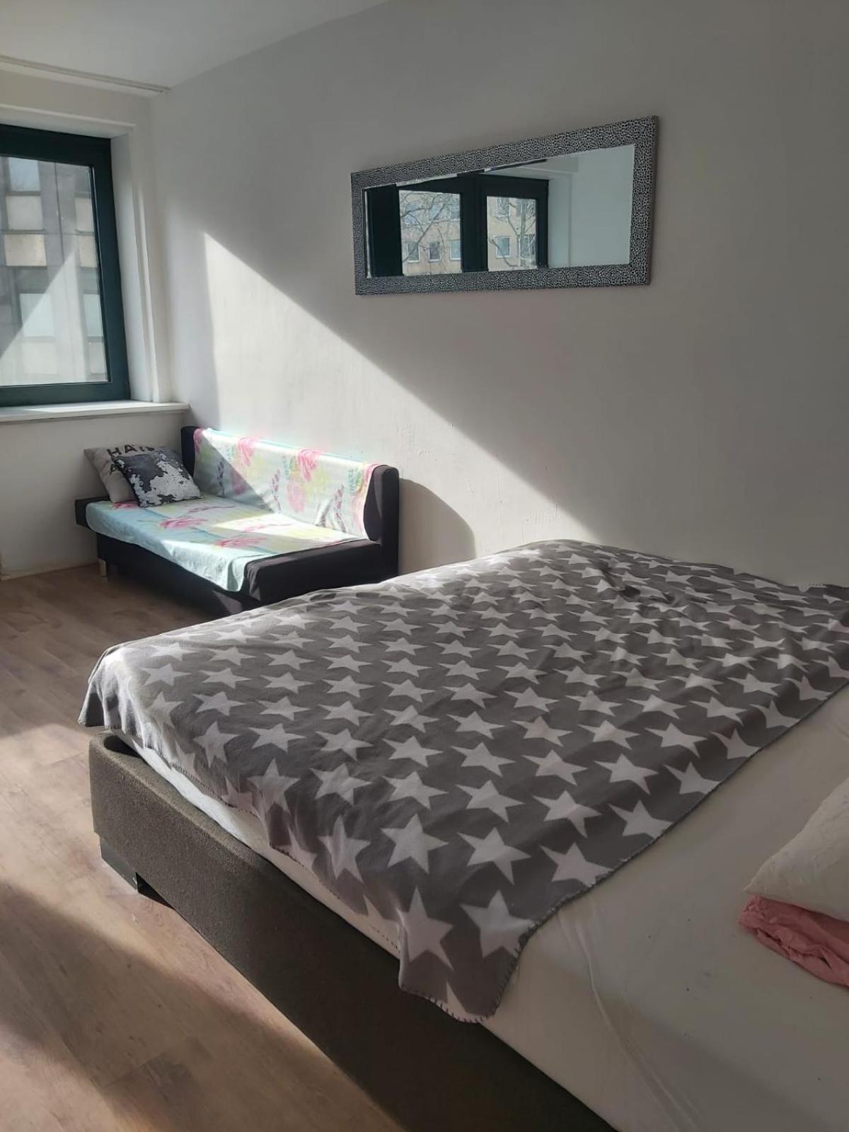*** Comfortable 30m2 Studio Hansaring 19 *** Mediapark / Messe / Dom * Keulen